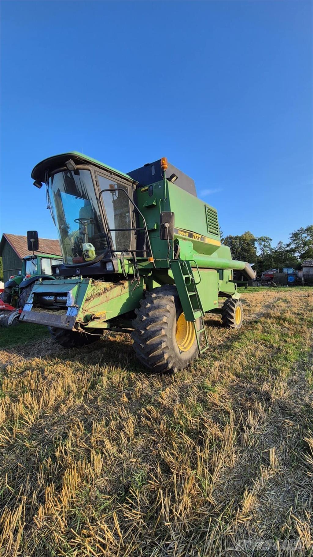 John Deere 1177 Combine harvesters