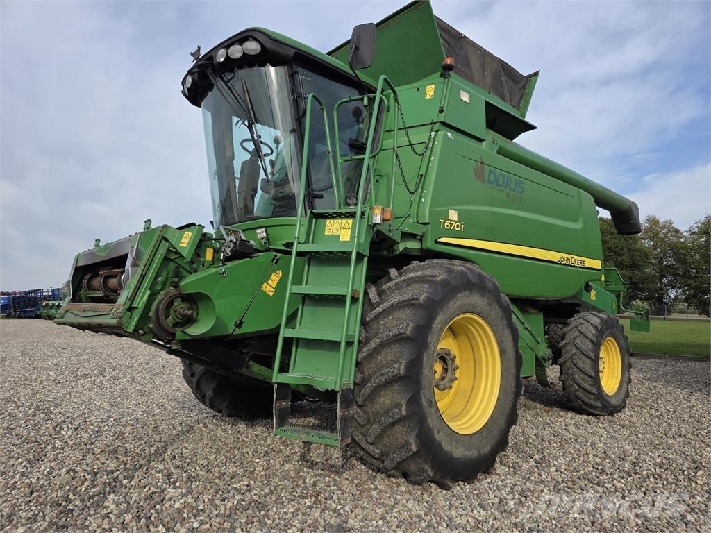 John Deere T670 Combine harvesters
