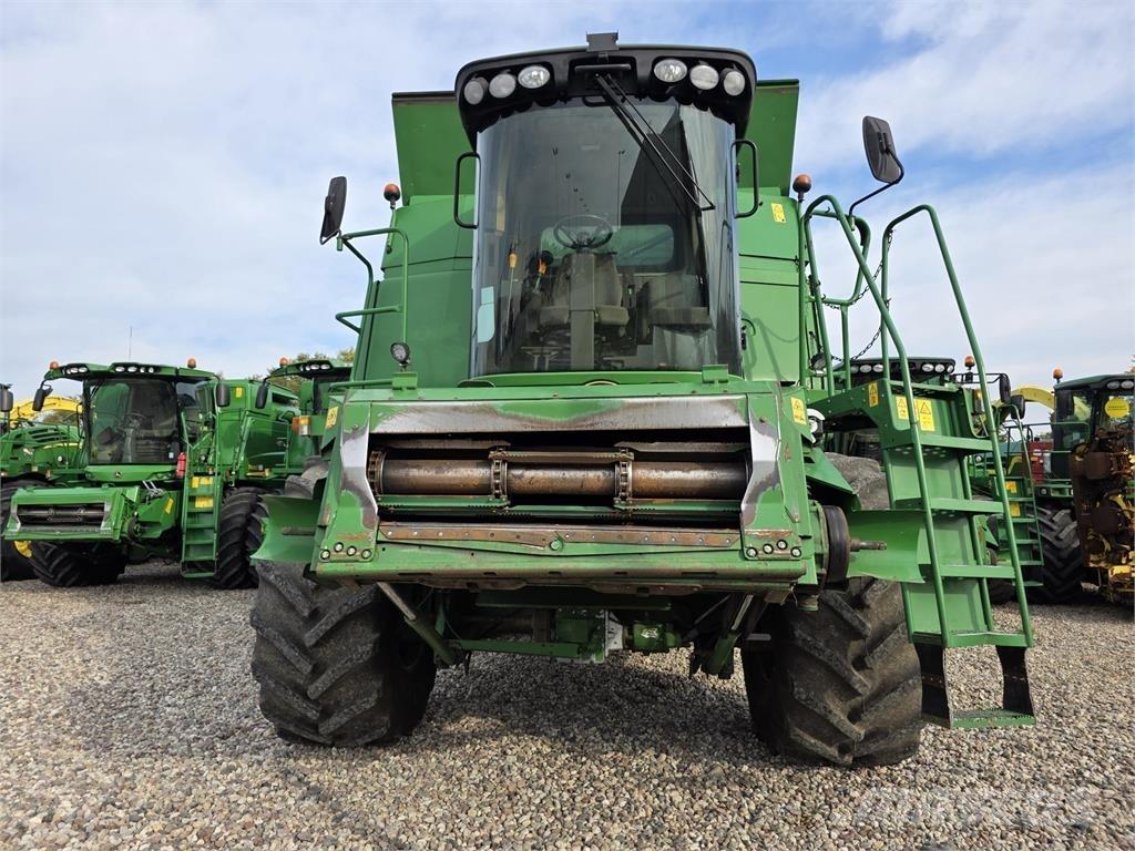 John Deere T670 Combine harvesters