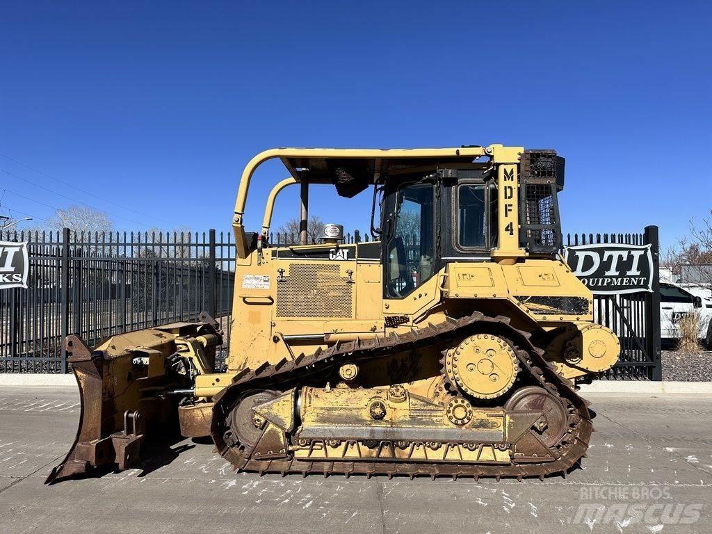 CAT D6M XL Crawler dozers