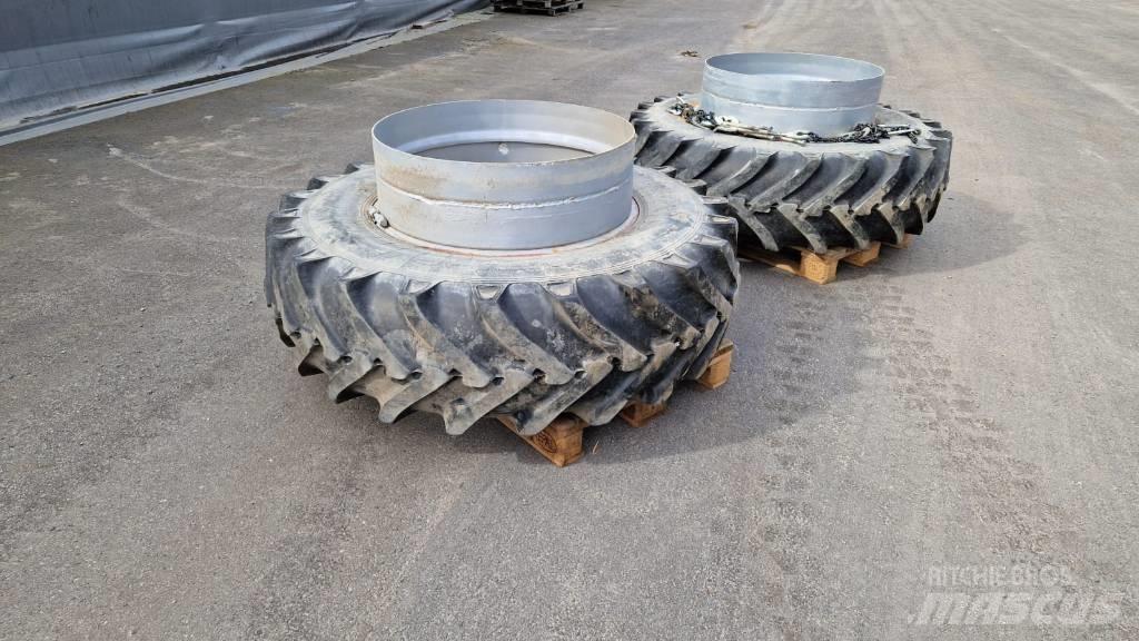  Paripyörät 18,4 r34 Tyres, wheels and rims