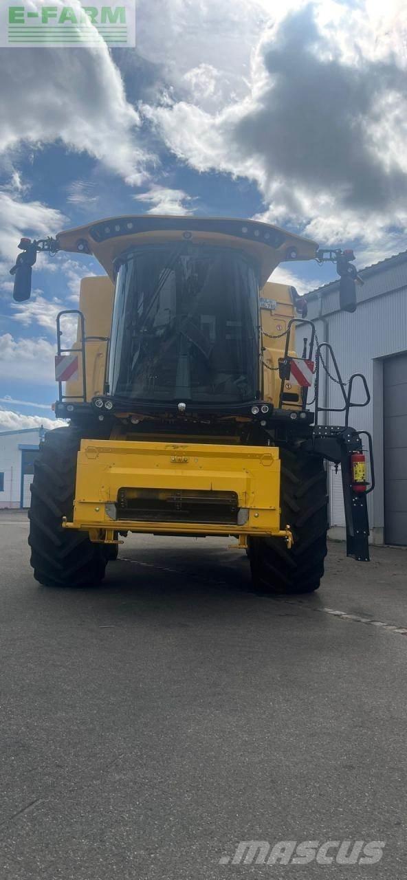 New Holland CX7.80 Combine harvesters