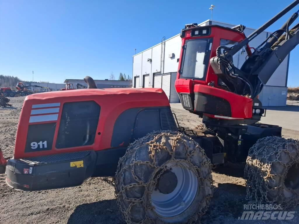 Komatsu 911 Harvesters
