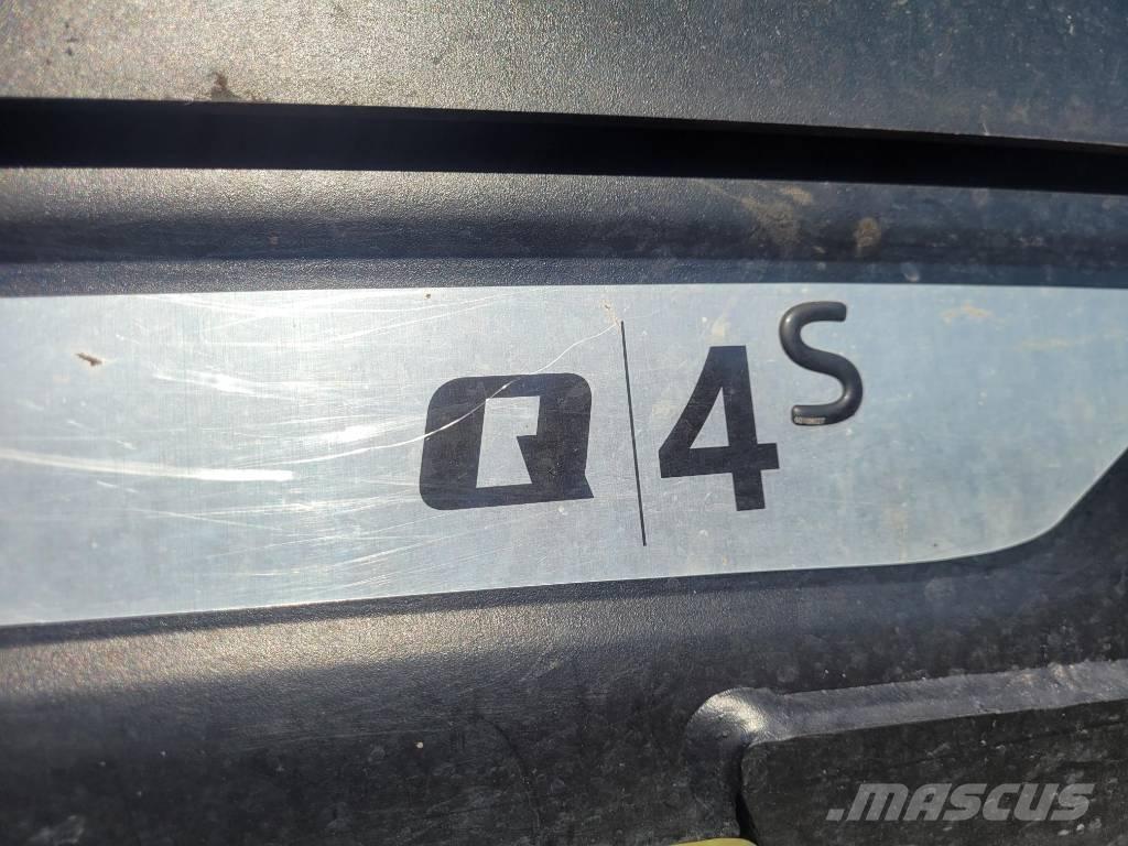 CLAAS Arion 470 Tractors