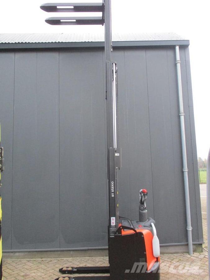 Toyota SPE120 Low lifter with platform