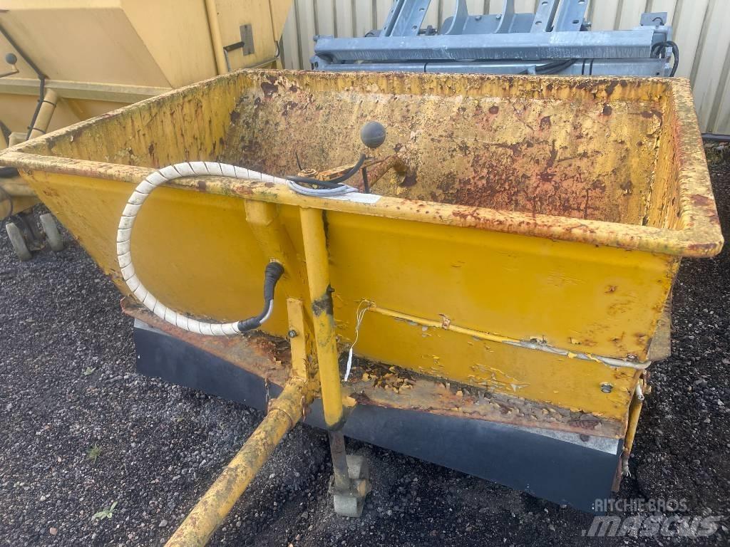 Falköping T7E Sand and salt spreaders