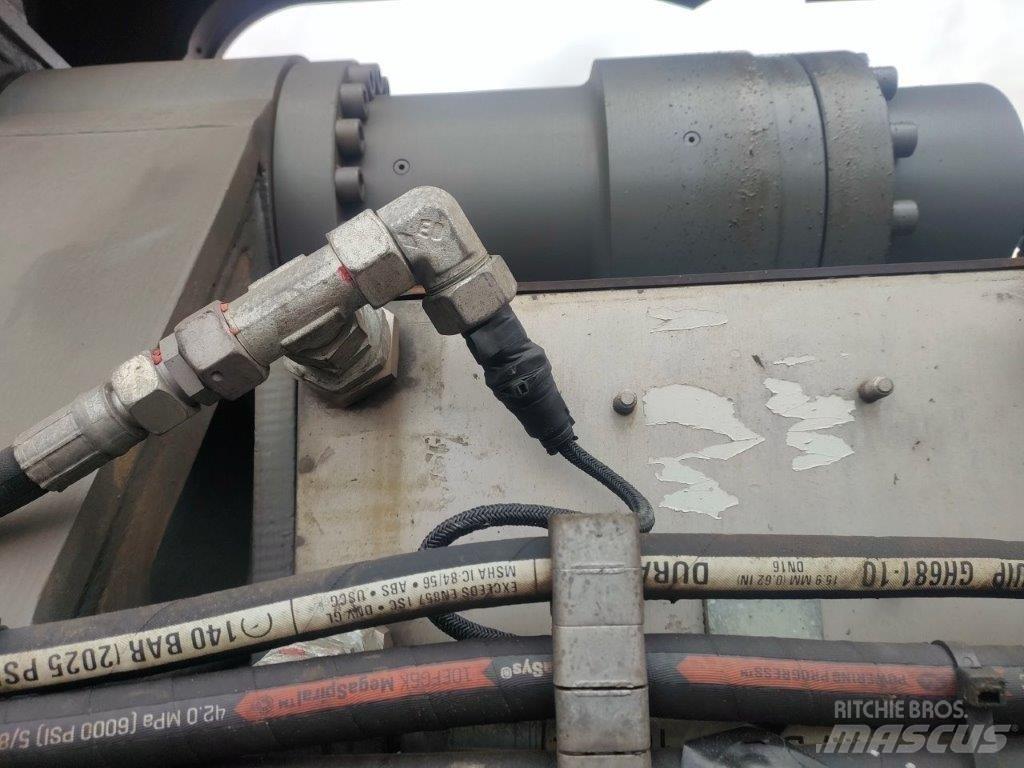 Liebherr LV36 Vibratory pile drivers