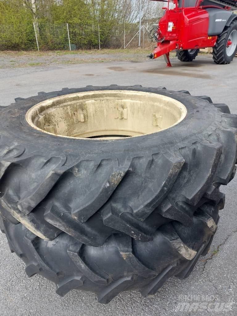 Paripyörät 16.9R38 Tyres, wheels and rims