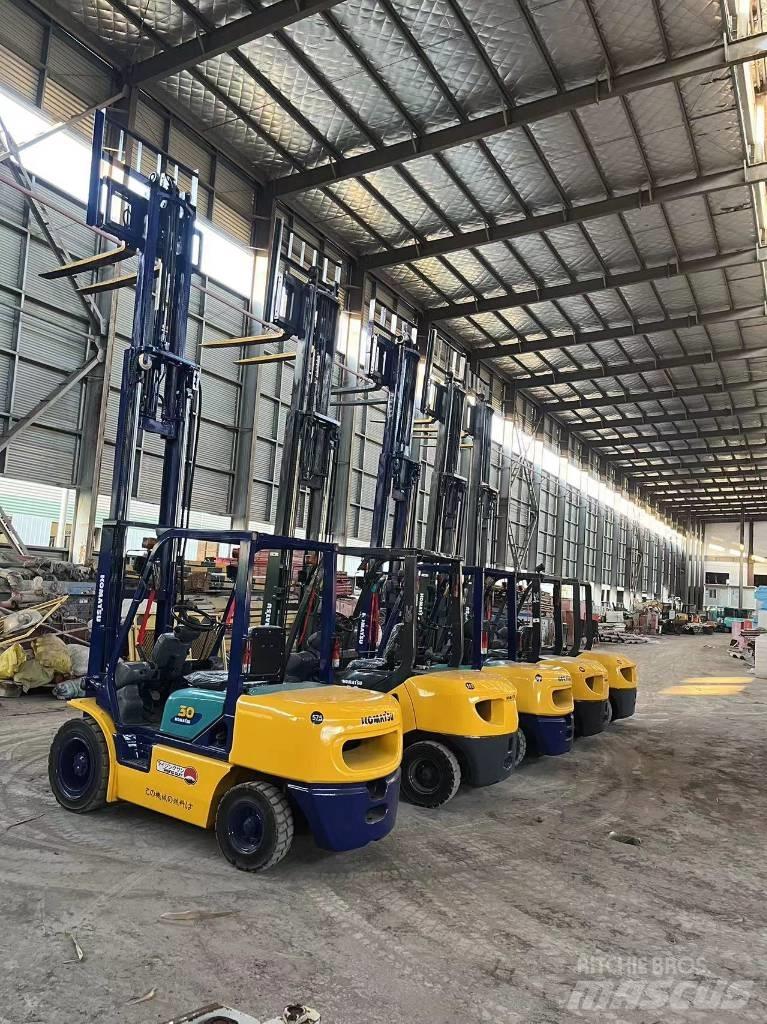Komatsu FD 30 T-17 Diesel trucks