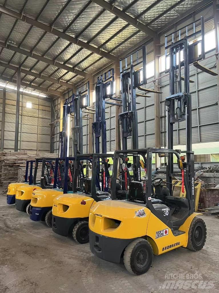 Komatsu FD 30 T-17 Diesel trucks