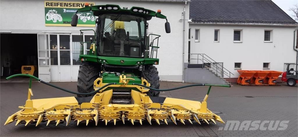 John Deere 8400i Self-propelled foragers