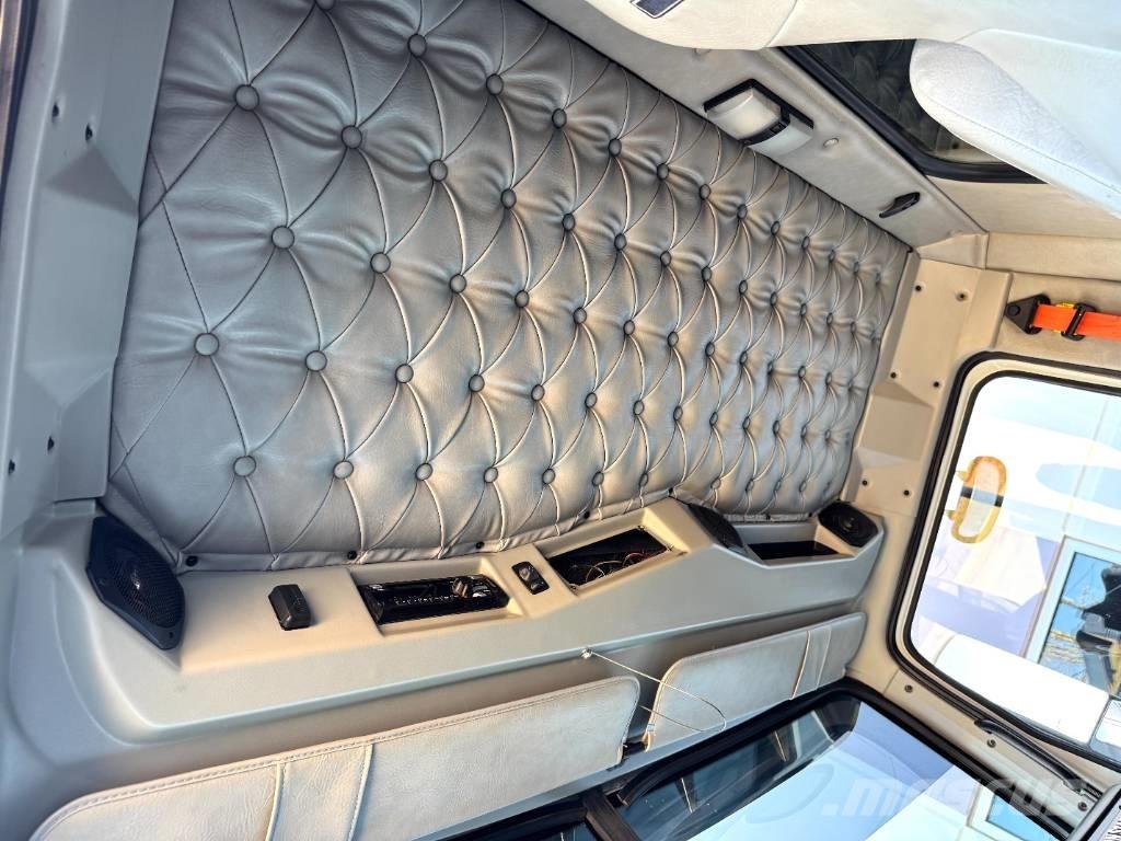 Western Star 4900 SA Tipper trucks