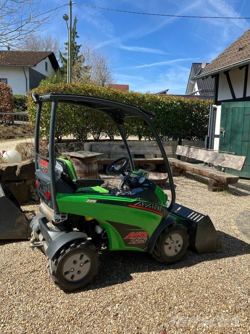 Avant 225 Mini loaders