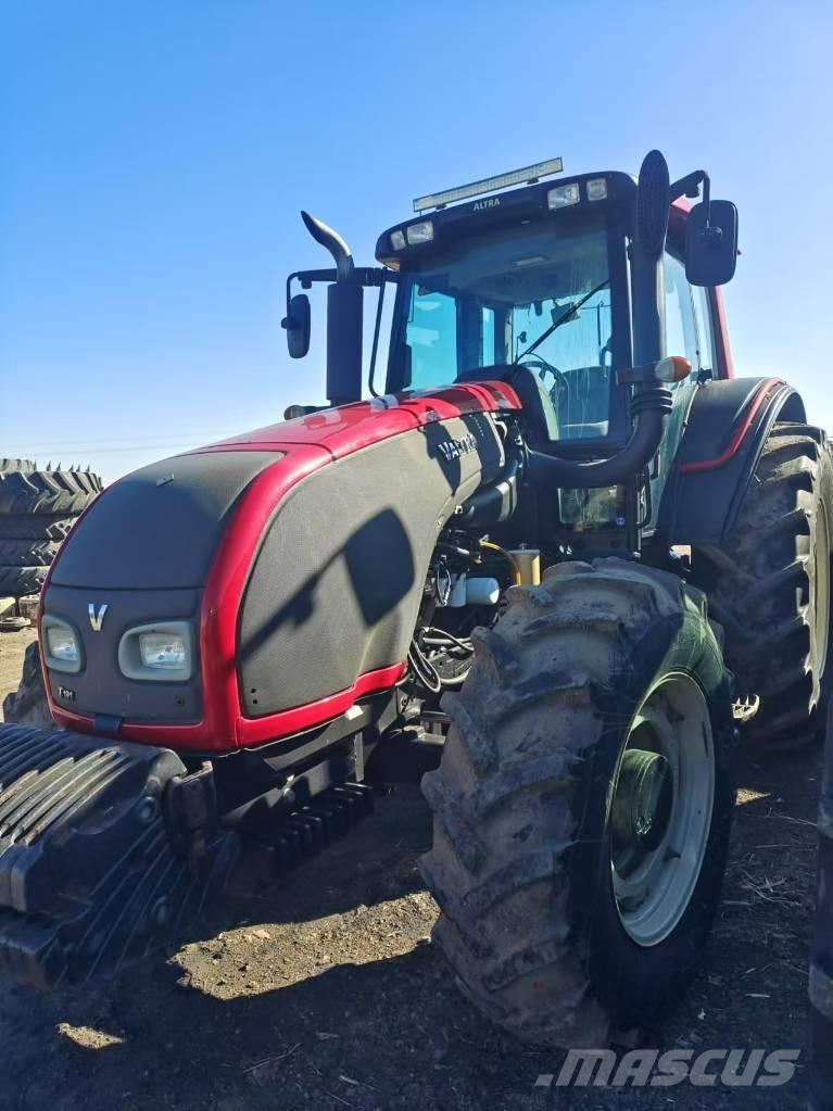 Case IH FARMALL 1404 Tractors