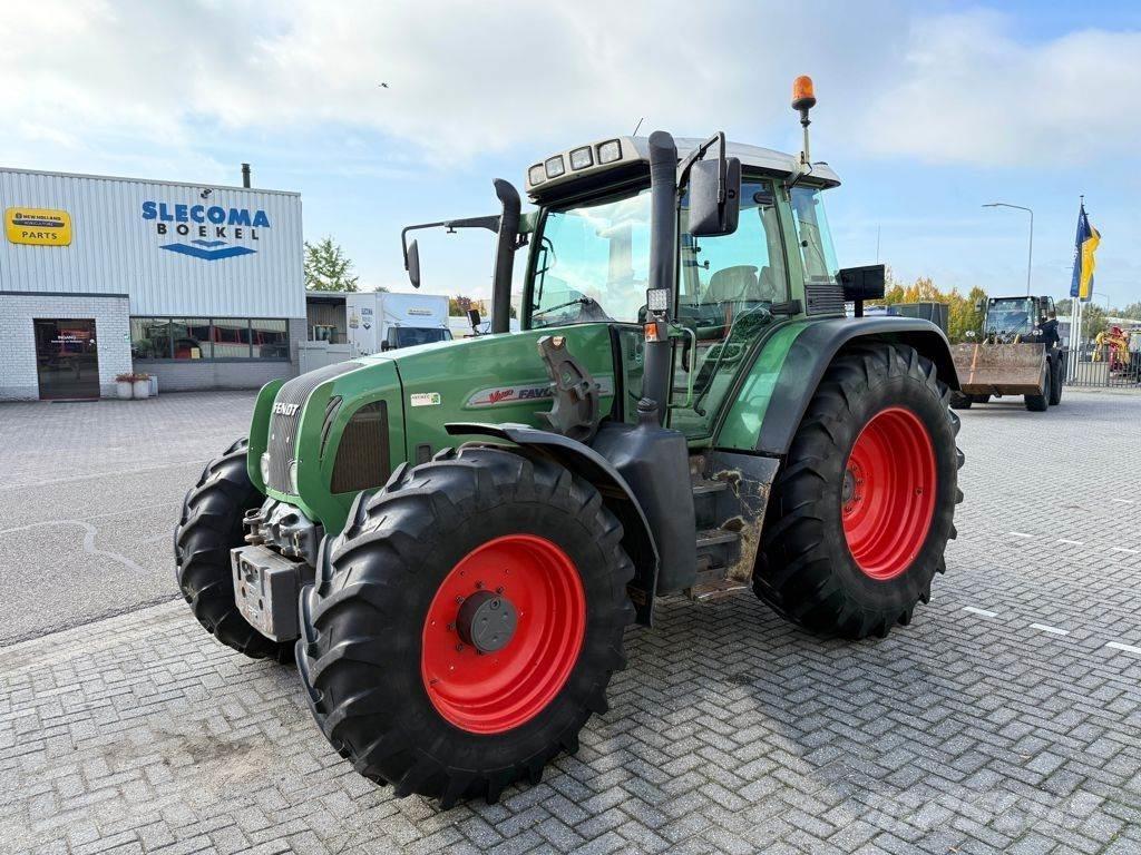 Fendt 712 Vario Tractors