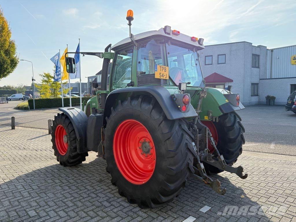 Fendt 712 Vario Tractors