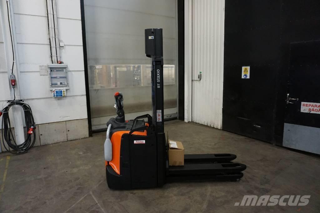 Toyota SPE120L Pedestrian stacker