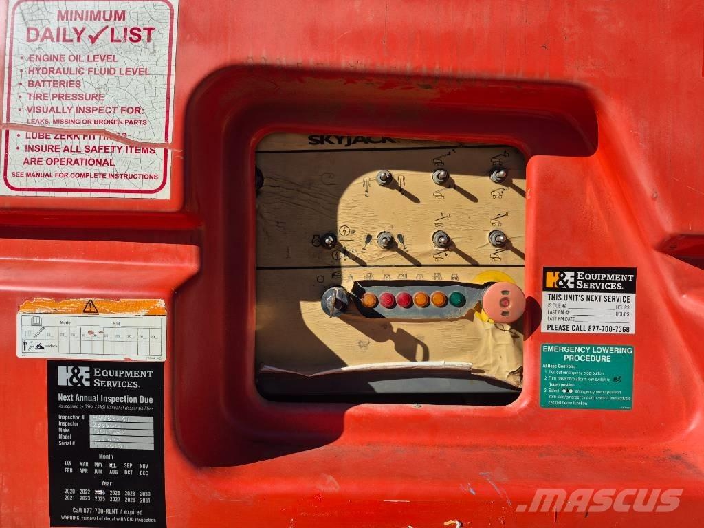 SkyJack SJ 66 T Articulated boom lifts