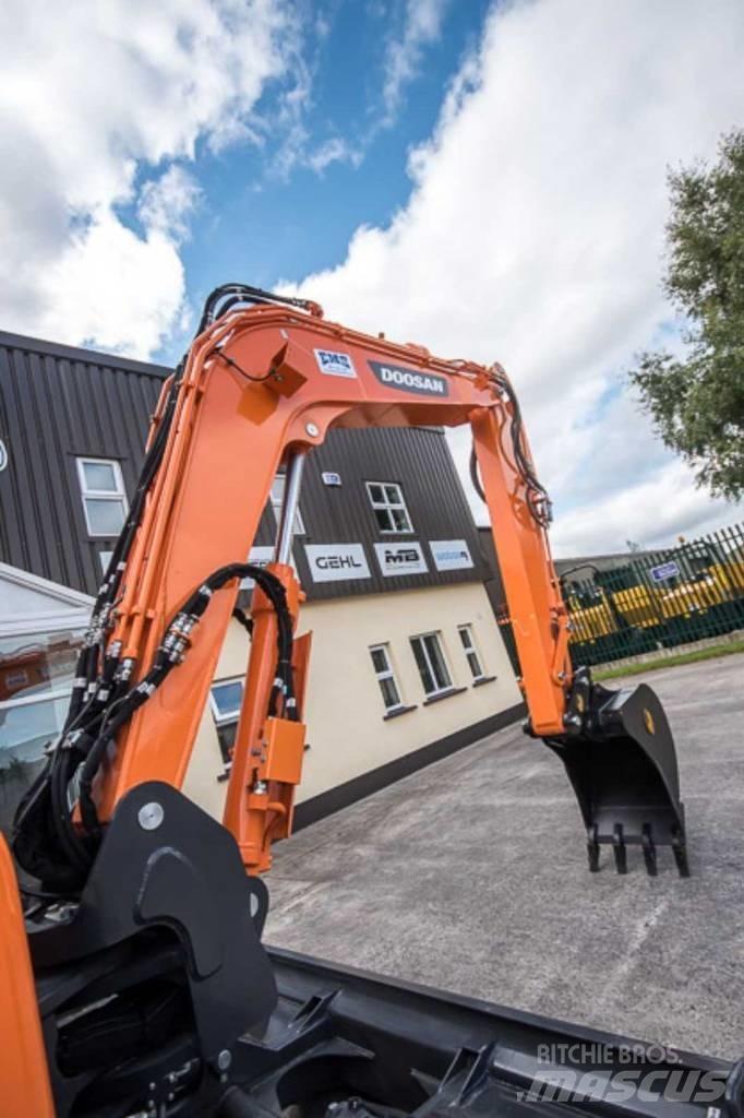 Doosan DX 85 R Midi excavators  7t - 12t