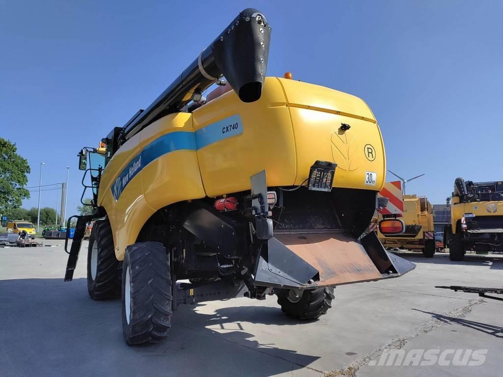 New Holland CX 760 Combine harvesters