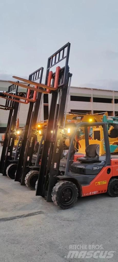 Toyota 8 FD 30 Diesel trucks