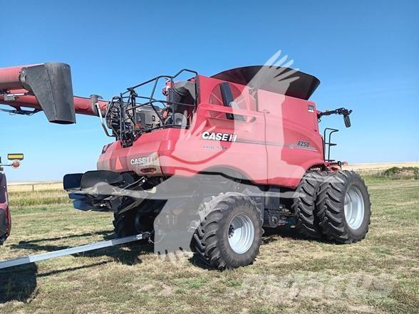 Case IH 8250 Combine harvesters