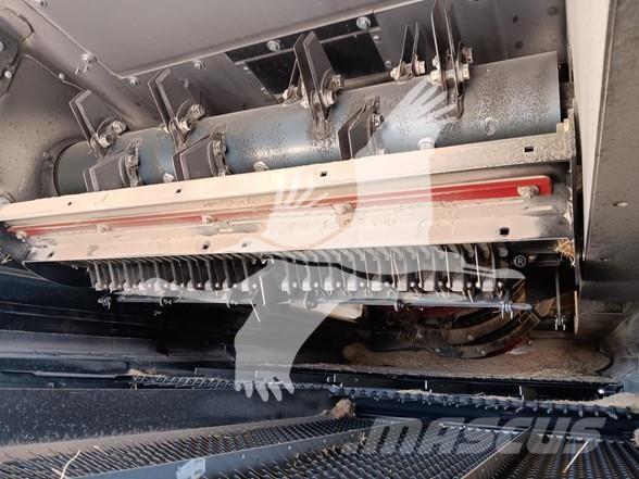 Case IH 8250 Combine harvesters