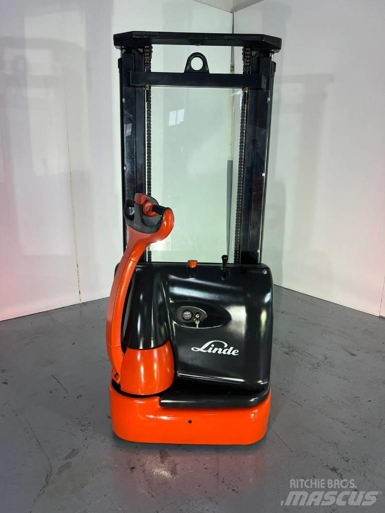 Linde L10 Pedestrian stacker