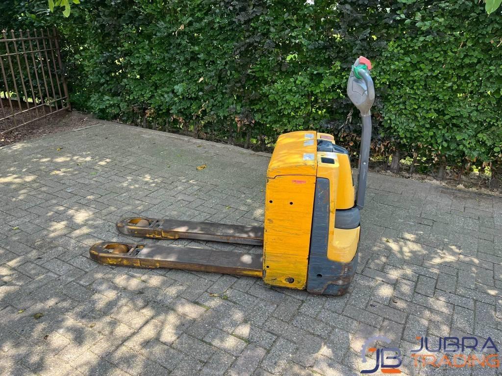 Jungheinrich EJE 118 Pedestrian stacker