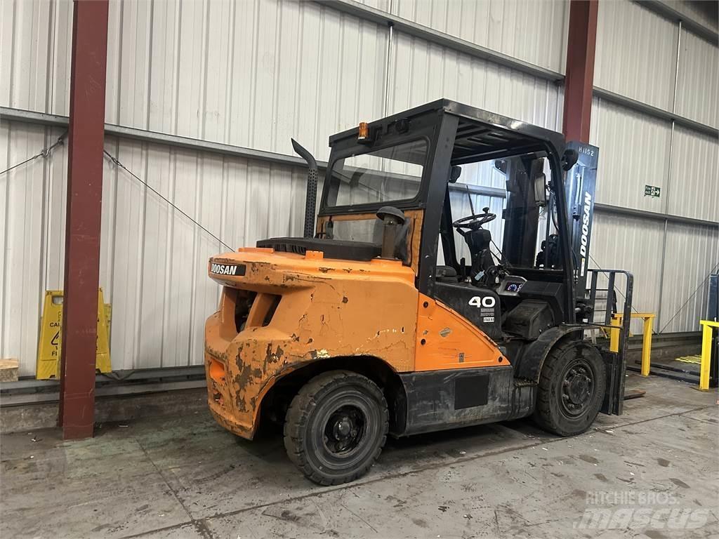 Doosan D40SC-7 Diesel trucks