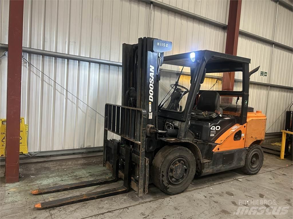Doosan D40SC-7 Diesel trucks