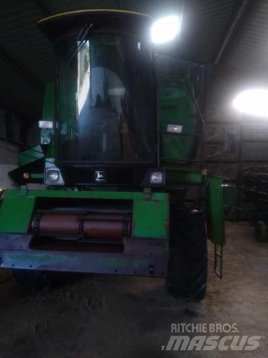 John Deere 1065 Combine harvesters