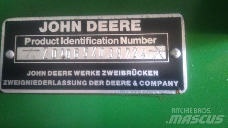 John Deere 1065 Combine harvesters