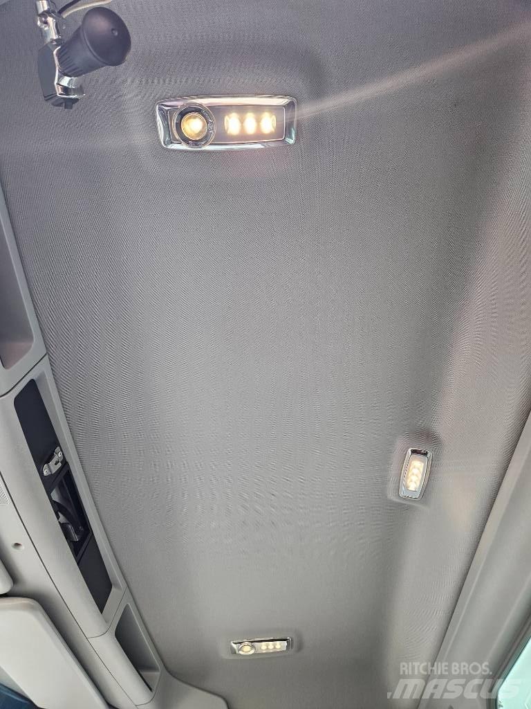 Kenworth T 880 Tractor Units