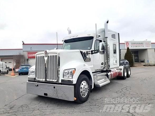 Kenworth W990 Tractor Units