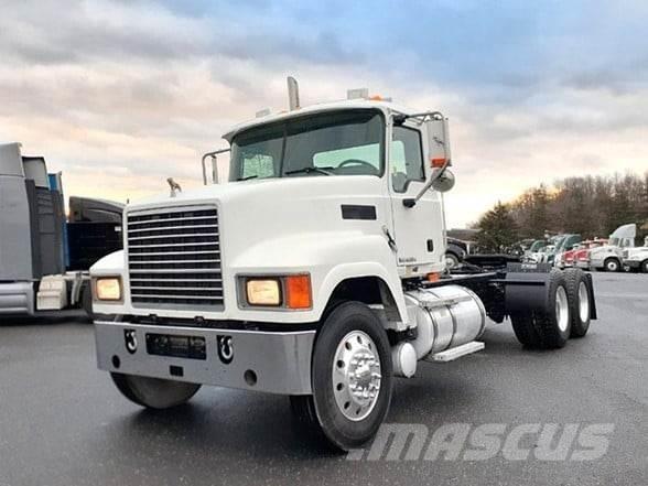 Mack PINNACLE CHU613 Tractor Units