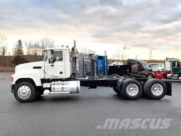 Mack PINNACLE CHU613 Tractor Units