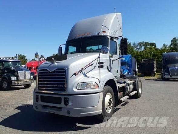 Mack PINNACLE CXU612 Tractor Units