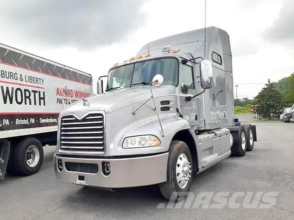 Mack PINNACLE CXU613 Tractor Units