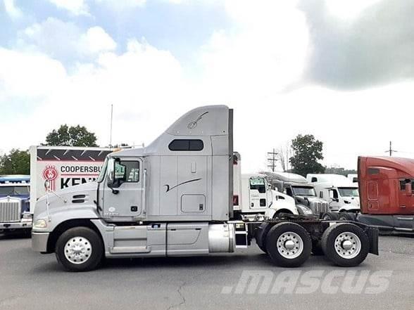 Mack PINNACLE CXU613 Tractor Units