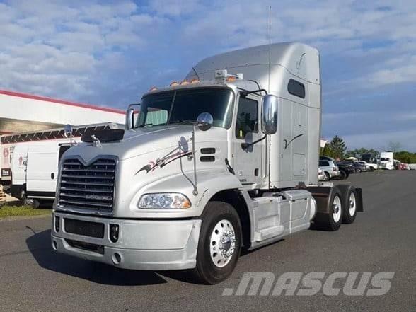 Mack PINNACLE CXU613 Tractor Units