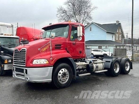 Mack PINNACLE CXU613 Tractor Units