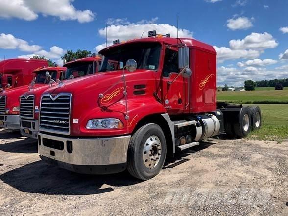 Mack PINNACLE CXU613 Tractor Units