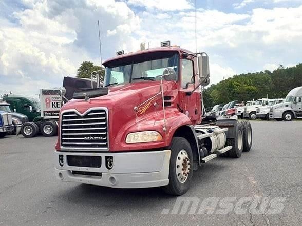 Mack PINNACLE CXU613 Tractor Units
