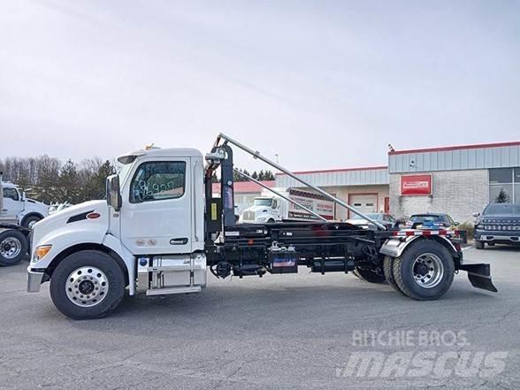 Peterbilt 537 Construction - Others
