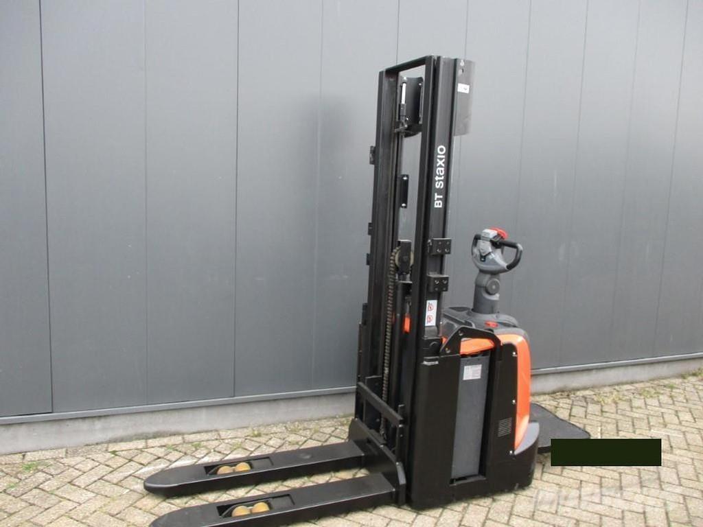 Toyota SPE120 Low lifter with platform