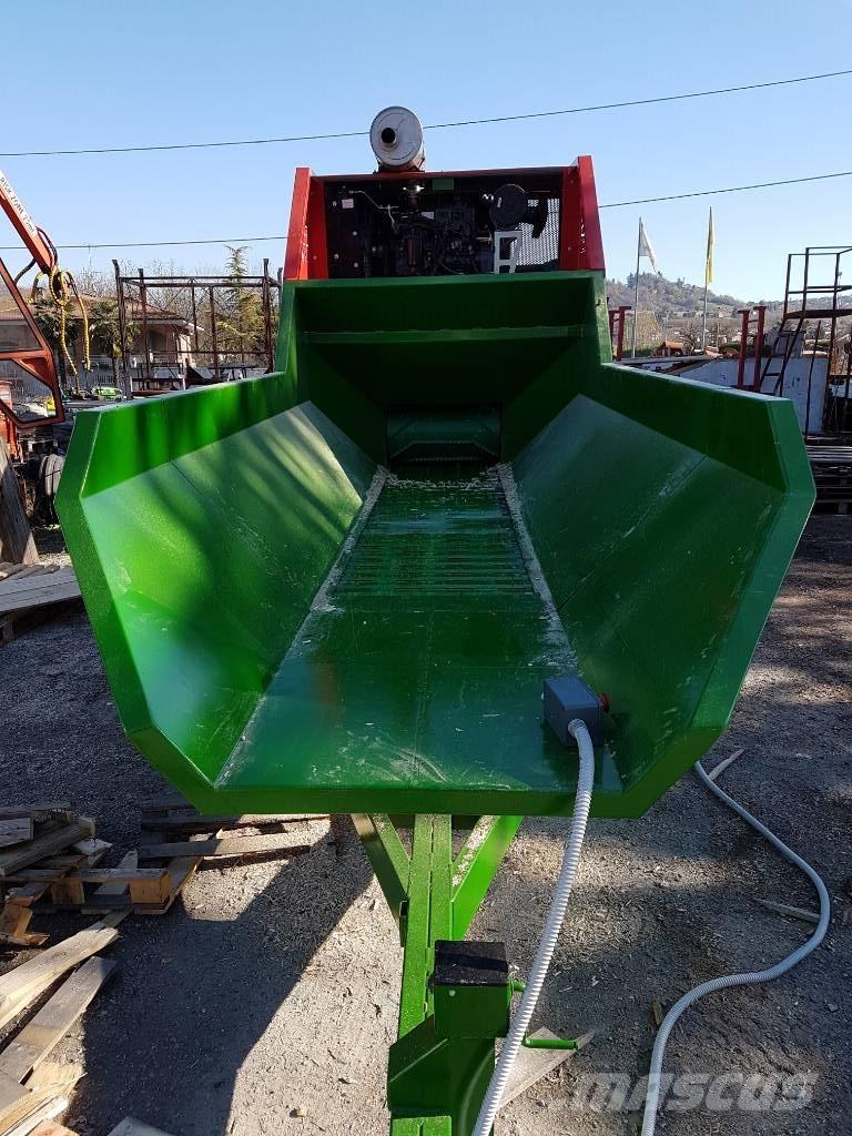  Greentechnik BS760 Wood chippers