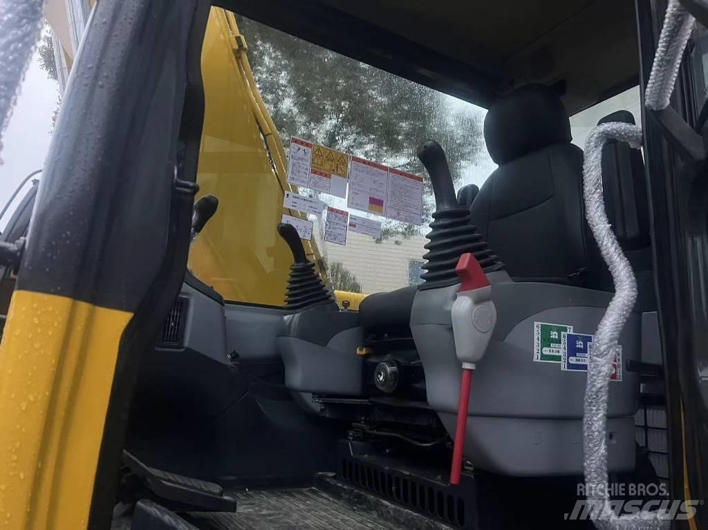 Komatsu PC 130 Midi excavators  7t - 12t