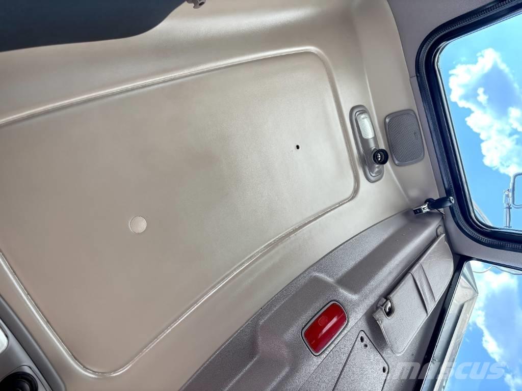 Peterbilt 357 Tractor Units