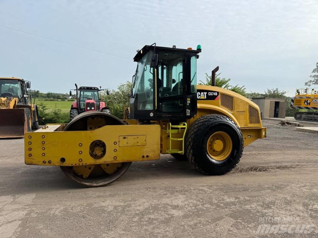CAT CS 74 B Single drum rollers